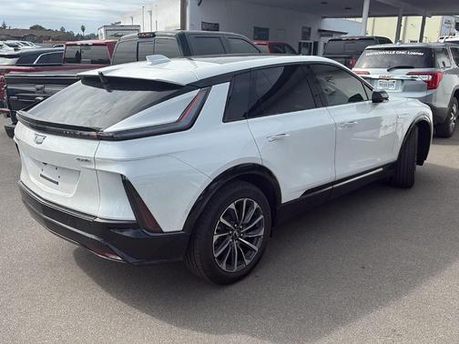 2025 Cadillac LYRIQ Sport