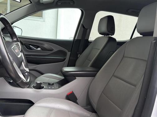 Summit White 2019 GMC Terrain SLT