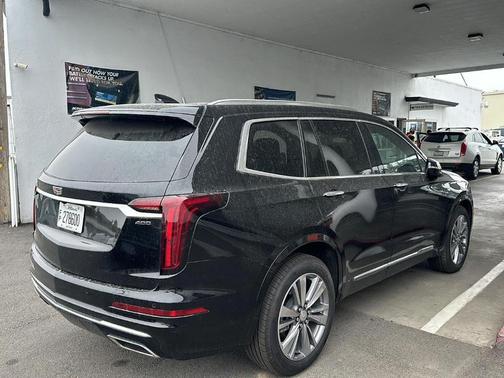 2025 Cadillac XT6 Premium Luxury FWD