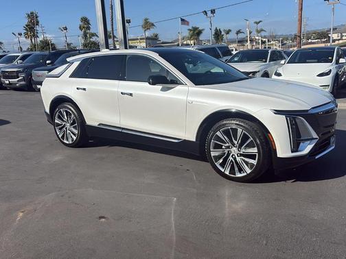 Crystal White Tri-Coat 2024 Cadillac LYRIQ Sport
