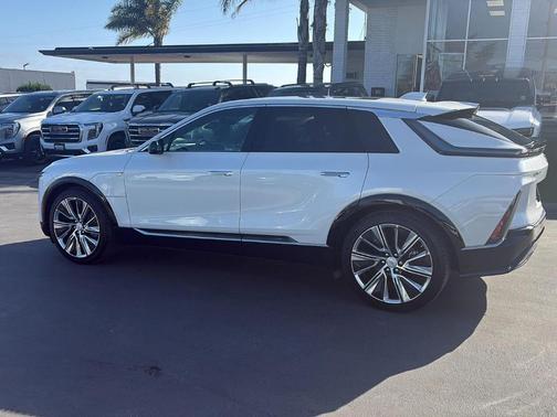 Crystal White Tri-Coat 2024 Cadillac LYRIQ Sport