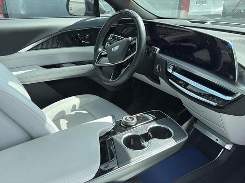 2023 Cadillac LYRIQ Luxury