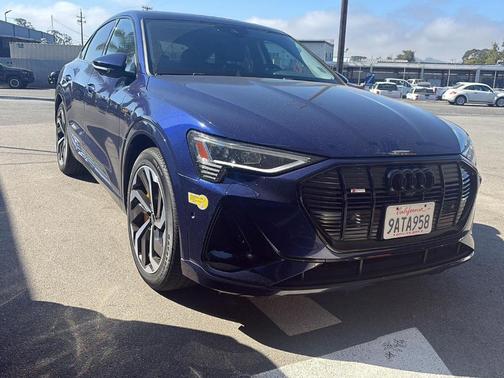 Navarra Blue Metallic 2022 Audi e-tron S line Premium