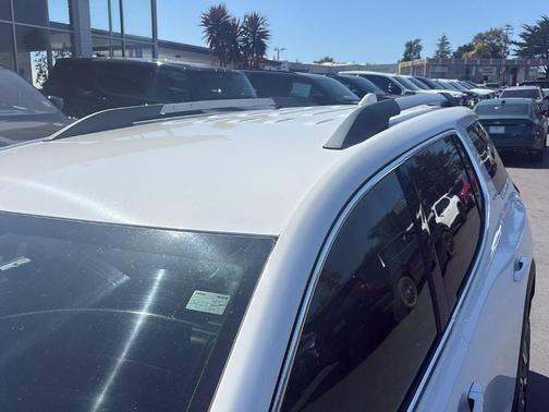 Summit White 2023 GMC Acadia SLT