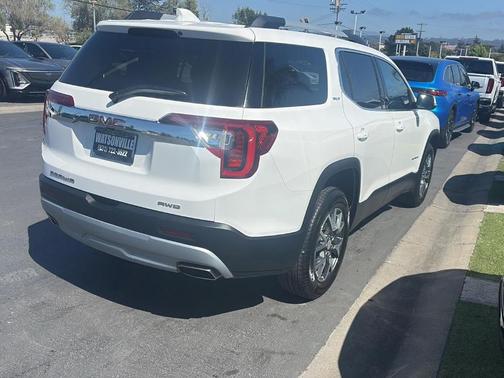 Summit White 2023 GMC Acadia SLT