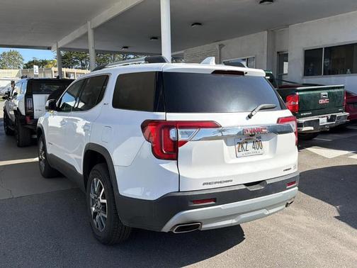 Summit White 2023 GMC Acadia SLT