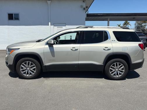2017 GMC Acadia SLE-2