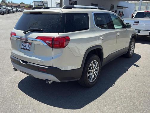 2017 GMC Acadia SLE-2