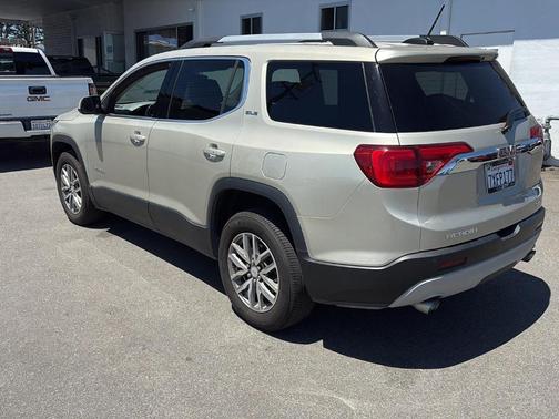 2017 GMC Acadia SLE-2