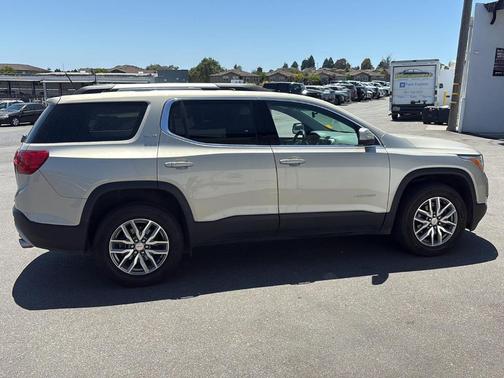 2017 GMC Acadia SLE-2