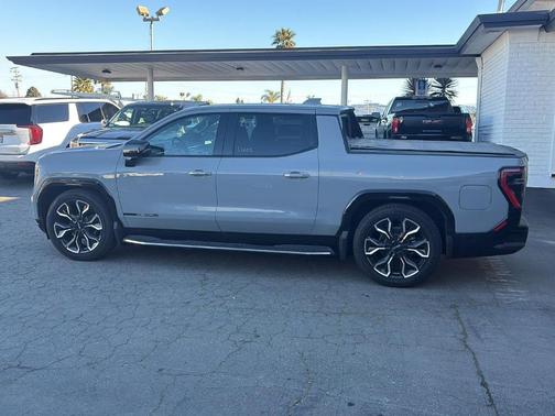 2024 GMC Sierra EV Denali