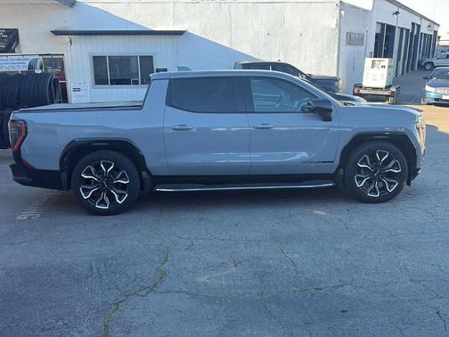 2024 GMC Sierra EV Denali