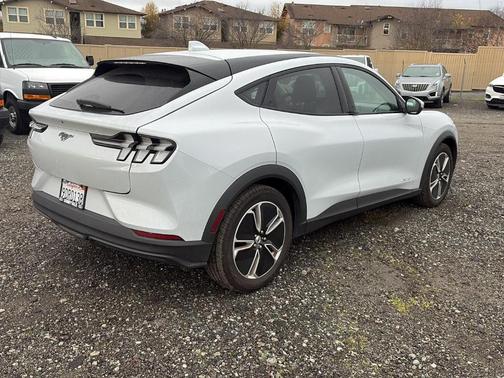 2022 Ford Mustang Mach-E Select