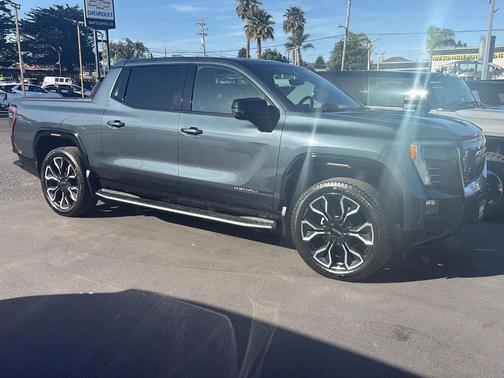 Deep Ocean 2025 GMC Sierra EV Denali