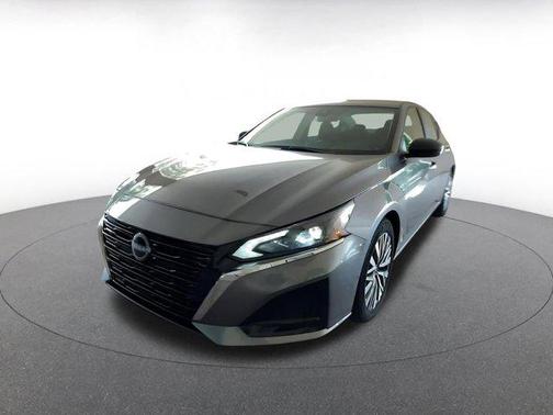 Gun Metallic 2025 Nissan Altima SV FWD