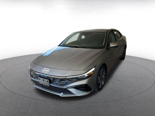 2025 Hyundai ELANTRA SEL