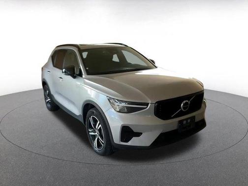 2024 Volvo XC40 CORE