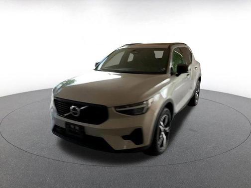 2024 Volvo XC40 CORE
