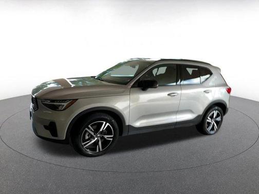 2024 Volvo XC40 CORE