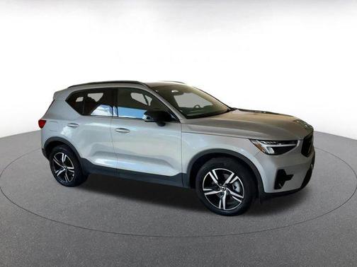 2024 Volvo XC40 CORE