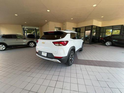 Summit White 2025 Chevrolet Trailblazer LT