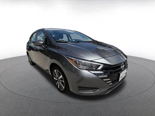 Gun Metallic 2025 Nissan Versa 1.6 SV