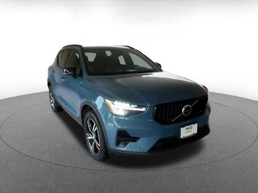 2024 Volvo XC40 CORE