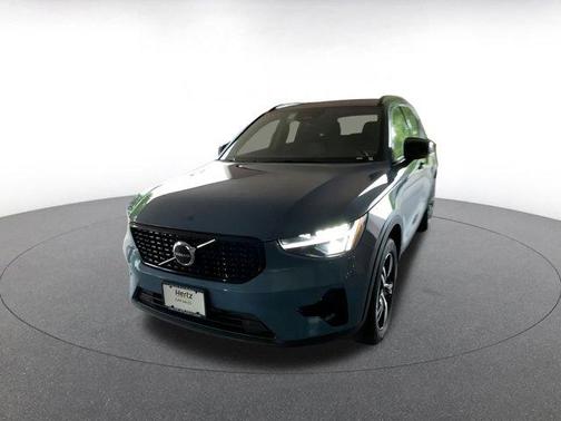 2024 Volvo XC40 CORE