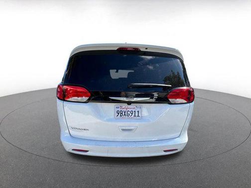 2022 Chrysler Voyager LX