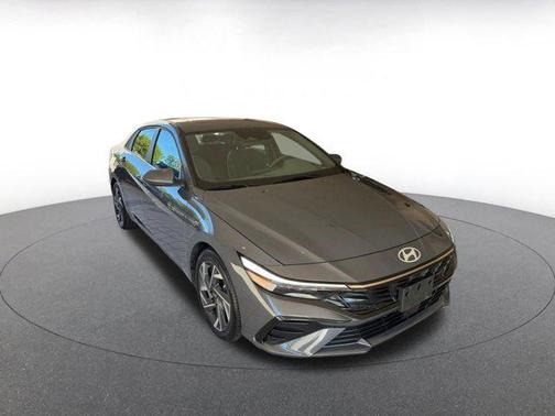 2025 Hyundai ELANTRA SEL