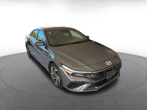 2025 Hyundai ELANTRA SEL