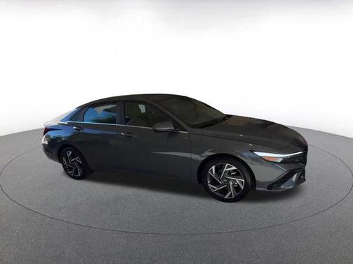2025 Hyundai ELANTRA SEL
