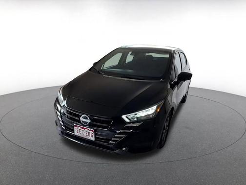 Super Black 2025 Nissan Versa 1.6 SV
