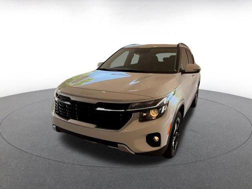Snow White Pearl 2025 Kia Seltos S