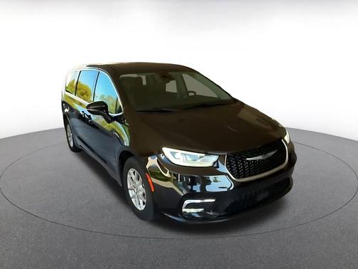 Diamond Black Crystal Pearlcoat 2024 Chrysler Pacifica Touring L