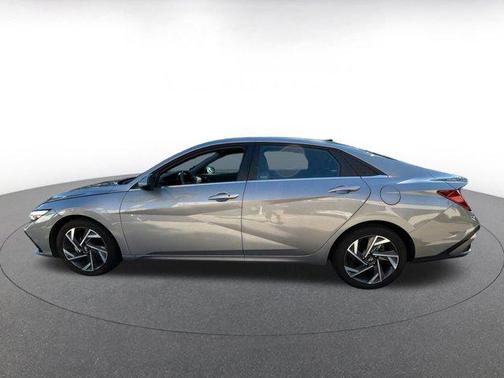 2025 Hyundai ELANTRA SEL
