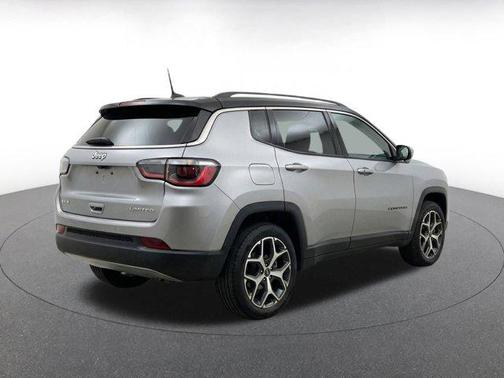 Silver Zynith Metallic Clearcoat 2025 Jeep Compass Limited