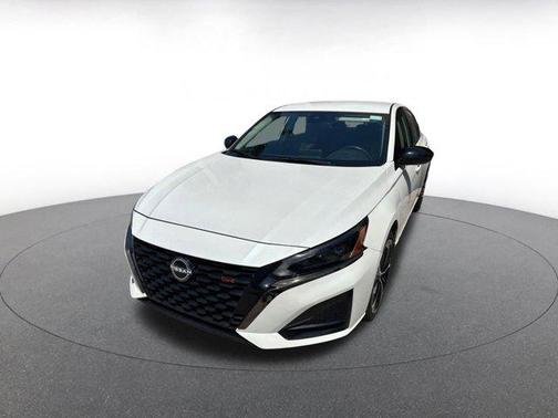 Pearl White Tricoat 2025 Nissan Altima SR FWD