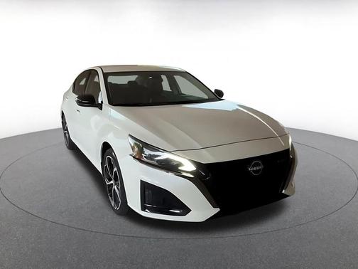 Pearl White Tricoat 2025 Nissan Altima SR FWD