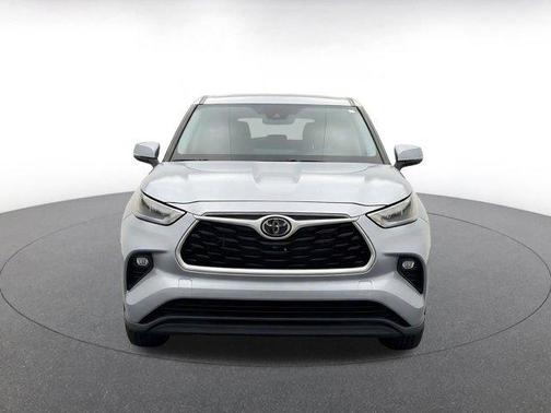 Celestial Silver Metallic 2025 Toyota Highlander LE