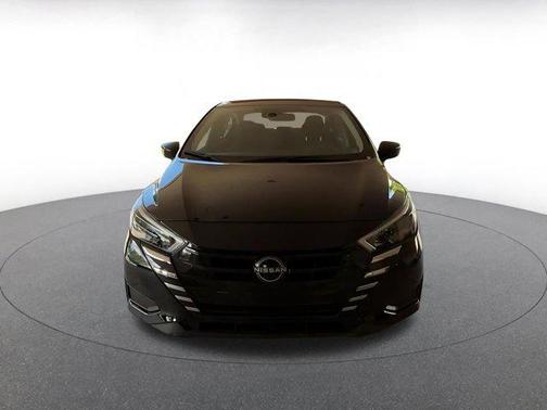 Super Black 2025 Nissan Versa 1.6 SV
