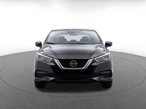 Super Black 2025 Nissan Versa 1.6 SV