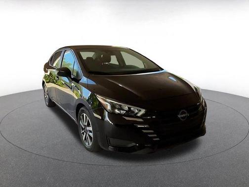 Super Black 2025 Nissan Versa 1.6 SV