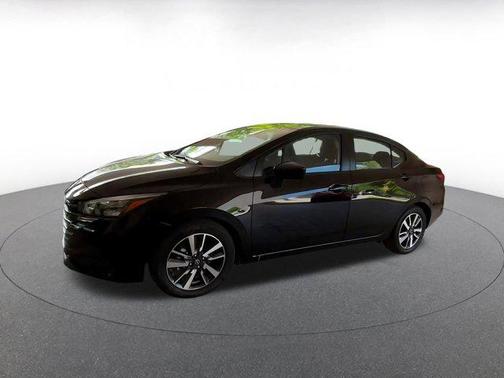 Super Black 2025 Nissan Versa 1.6 SV
