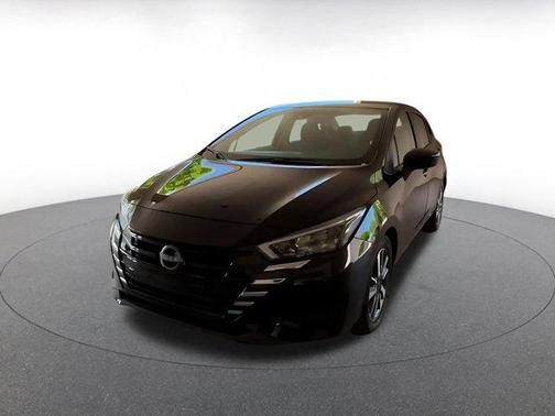 Super Black 2025 Nissan Versa 1.6 SV