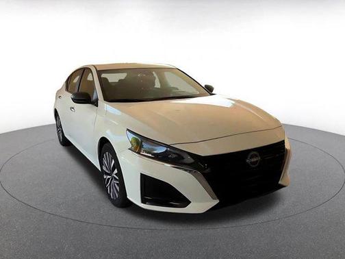 Glacier White 2025 Nissan Altima SV FWD