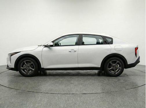 Snow White Pearl 2025 Kia K4 LXS