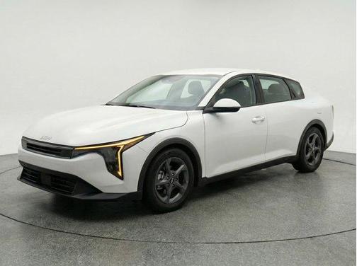 Snow White Pearl 2025 Kia K4 LXS