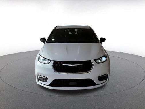 2025 Chrysler Pacifica L