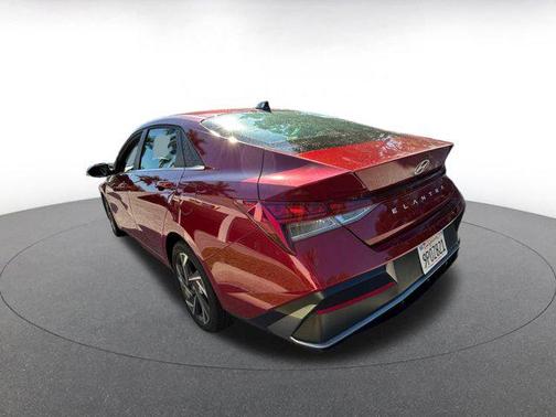 2025 Hyundai ELANTRA SEL